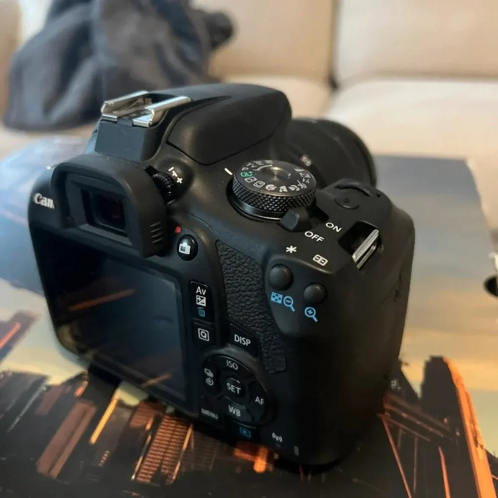 EOS 2000D